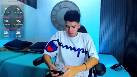 Snapshot of mike_0233 chatting on February 13, 4:11 am Mike 0233 online show from February 13, 4:11 am