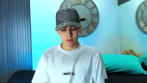 Snapshot of mike_0233 chatting on February 15, 4:36 am Mike 0233 online show from February 15, 4:36 am