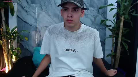 Snapshot of mike_0233 chatting on February 15, 11:28 am Mike 0233 online show from February 15, 11:28 am