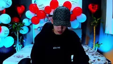 Snapshot of mike_0233 chatting on February 16, 5:59 am Mike 0233 online show from February 16, 5:59 am