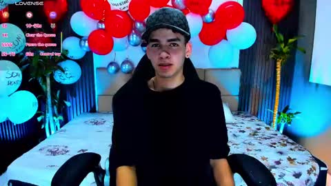 Snapshot of mike_0233 chatting on February 16, 9:04 am Mike 0233 online show from February 16, 9:04 am