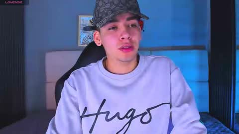 Snapshot of mike_0233 chatting on February 18, 5:09 am Mike 0233 online show from February 18, 5:09 am