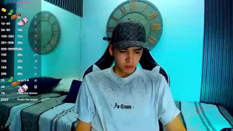 Snapshot of mike_0233 chatting on February 20, 4:07 am Mike 0233 online show from February 20, 4:07 am