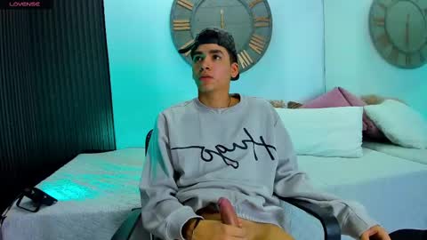 Snapshot of mike_0233 chatting on February 21, 5:24 am Mike 0233 online show from February 21, 5:24 am