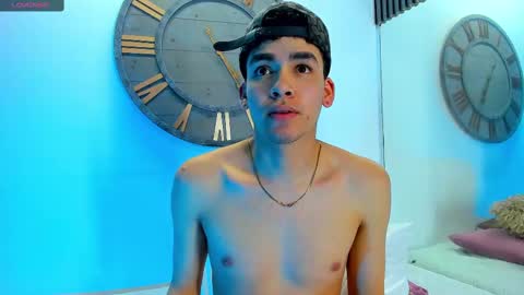 Snapshot of mike_0233 chatting on February 21, 8:29 am Mike 0233 online show from February 21, 8:29 am