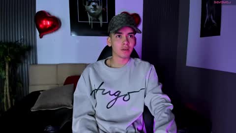 Snapshot of mike_0233 chatting on February 25, 4:24 am Mike 0233 online show from February 25, 4:24 am