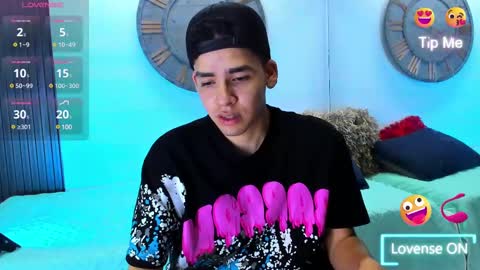 Snapshot of mike_0233 chatting on March 1, 4:04 am Mike 0233 online show from March 1, 4:04 am