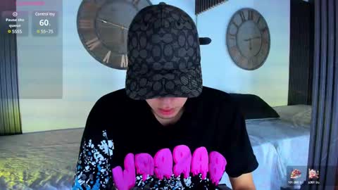 Snapshot of mike_0233 chatting on March 4, 4:27 am Mike 0233 online show from March 4, 4:27 am