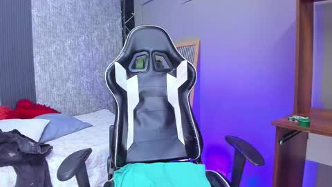 Snapshot of mike_0233 chatting on March 6, 7:03 am Mike 0233 online show from March 6, 7:03 am