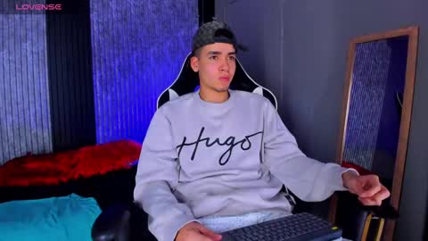 Snapshot of mike_0233 chatting on March 7, 4:13 am Mike 0233 online show from March 7, 4:13 am