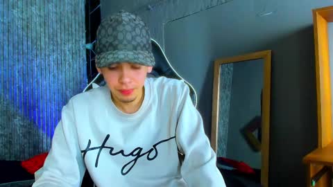 Snapshot of mike_0233 chatting on March 11, 4:10 am Mike 0233 online show from March 11, 4:10 am