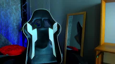 Snapshot of mike_0233 chatting on March 11, 7:15 am Mike 0233 online show from March 11, 7:15 am