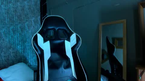 Snapshot of mike_0233 chatting on March 12, 7:13 am Mike 0233 online show from March 12, 7:13 am