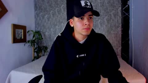 Snapshot of mike_0233 chatting on September 11, 4:12 am Mike 0233 online show from September 11, 4:12 am