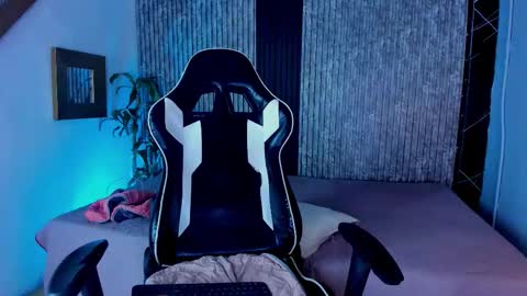 Snapshot of mike_0233 chatting on September 13, 7:08 am Mike 0233 online show from September 13, 7:08 am