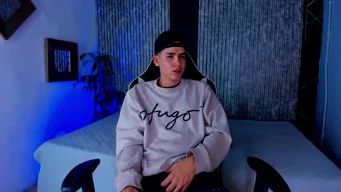 Snapshot of mike_0233 chatting on September 14, 4:44 am Mike 0233 online show from September 14, 4:44 am