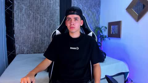 Snapshot of mike_0233 chatting on September 17, 4:47 am Mike 0233 online show from September 17, 4:47 am