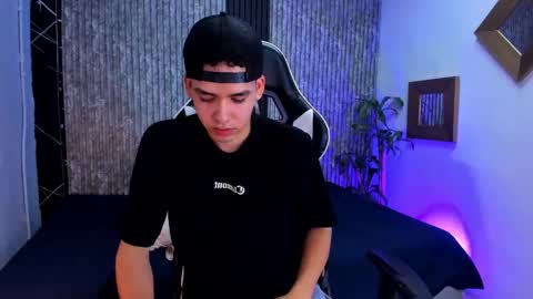 Snapshot of mike_0233 chatting on September 18, 5:20 am Mike 0233 online show from September 18, 5:20 am