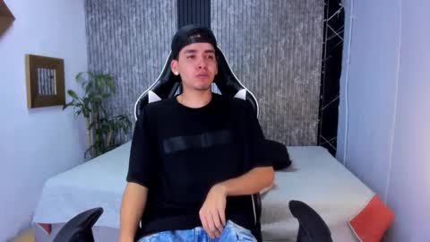 Snapshot of mike_0233 chatting on September 24, 2:48 am Mike 0233 online show from September 24, 2:48 am