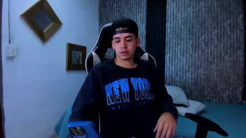 Snapshot of mike_0233 chatting on September 25, 3:43 am Mike 0233 online show from September 25, 3:43 am