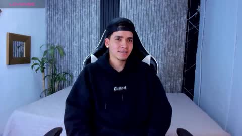 Snapshot of mike_0233 chatting on September 27, 4:17 am Mike 0233 online show from September 27, 4:17 am