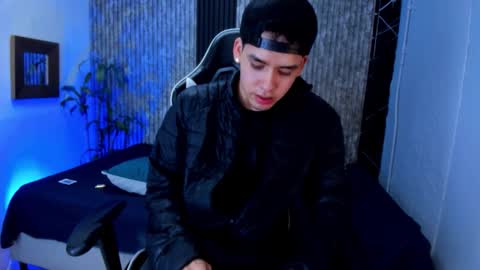 Snapshot of mike_0233 chatting on September 28, 4:40 am Mike 0233 online show from September 28, 4:40 am