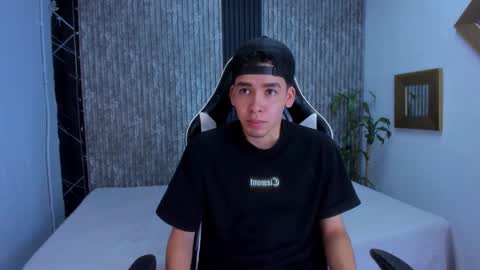 Snapshot of mike_0233 chatting on October 7, 4:53 am Mike 0233 online show from October 7, 4:53 am