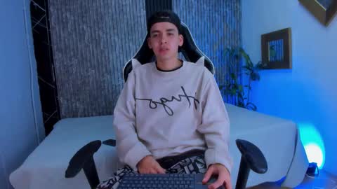 Snapshot of mike_0233 chatting on October 8, 5:16 am Mike 0233 online show from October 8, 5:16 am