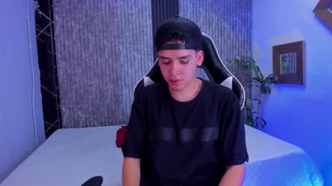 Snapshot of mike_0233 chatting on October 15, 5:18 am Mike 0233 online show from October 15, 5:18 am