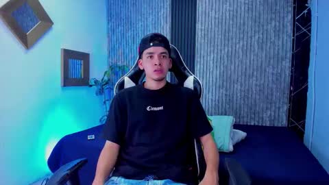 Snapshot of mike_0233 chatting on October 28, 4:16 am Mike 0233 online show from October 28, 4:16 am