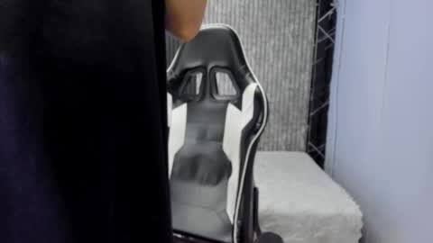 Snapshot of mike_0233 chatting on November 7, 4:12 am Mike 0233 online show from November 7, 4:12 am