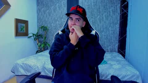 Snapshot of mike_0233 chatting on November 16, 4:18 am Mike 0233 online show from November 16, 4:18 am