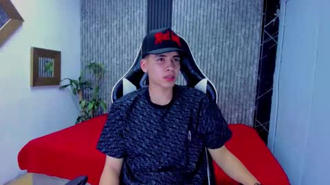 Snapshot of mike_0233 chatting on November 18, 3:56 am Mike 0233 online show from November 18, 3:56 am