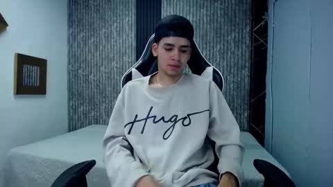 Snapshot of mike_0233 chatting on November 22, 4:55 am Mike 0233 online show from November 22, 4:55 am