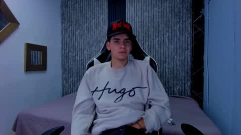 Snapshot of mike_0233 chatting on November 26, 5:08 am Mike 0233 online show from November 26, 5:08 am