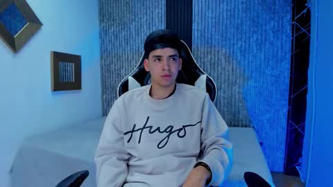 Snapshot of mike_0233 chatting on December 3, 3:58 am Mike 0233 online show from December 3, 3:58 am