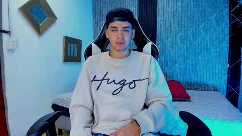 Snapshot of mike_0233 chatting on December 5, 5:05 am Mike 0233 online show from December 5, 5:05 am