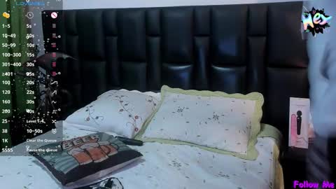 Snapshot of mike_bennet chatting on February 17, 1:46 am Mike Bennet Make me Cum Please online show from February 17, 1:46 am