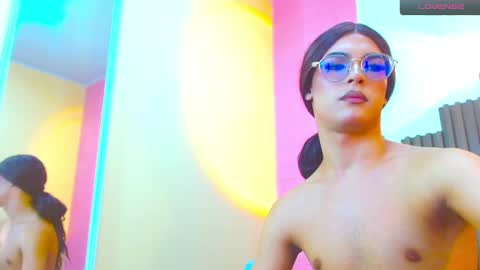 Snapshot of mike_nour chatting on December 16, 2:25 am IM MIKE online show from December 16, 2:25 am