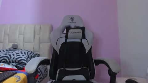 Snapshot of mikebradley15 chatting on January 8, 7:27 pm mikebradley15 online show from January 8, 7:27 pm