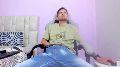 Snapshot of mikebradley15 chatting on February 8, 3:32 am mikebradley15 online show from February 8, 3:32 am