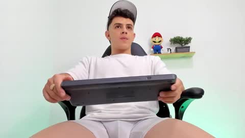 Snapshot of mikecooper_ chatting on October 12, 11:26 pm Mike Cooper online show from October 12, 11:26 pm