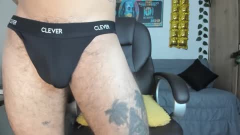 Snapshot of mikee_scooth chatting on December 23, 6:22 am mikee_scooth online show from December 23, 6:22 am