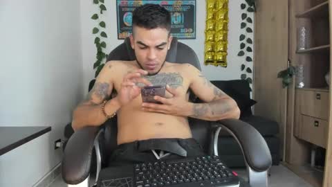 Snapshot of mikee_scooth chatting on December 29, 7:17 am mikee_scooth online show from December 29, 7:17 am