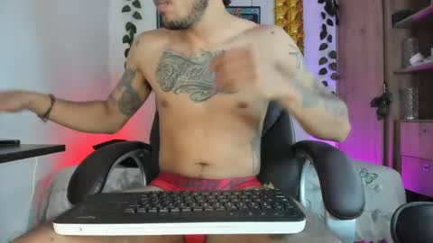 Snapshot of mikee_scooth chatting on January 30, 9:14 pm mikee_scooth online show from January 30, 9:14 pm