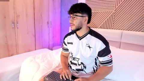 Mikeee online show from April 2, 11:08 am