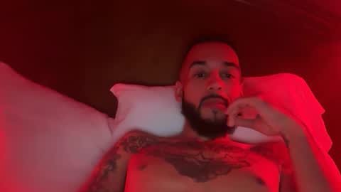 Snapshot of mikegottit chatting on December 17, 3:12 am mikegottit online show from December 17, 3:12 am