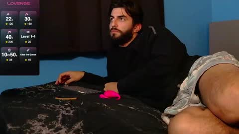 Snapshot of mikehawk1589 chatting on December 3, 4:36 am mikehawk1589 online show from December 3, 4:36 am