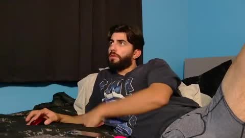 Snapshot of mikehawk1589 chatting on December 10, 8:08 am mikehawk1589 online show from December 10, 8:08 am