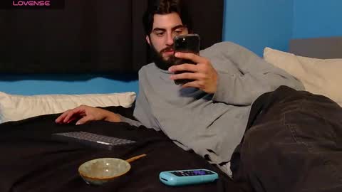 Snapshot of mikehawk1589 chatting on December 23, 6:44 am mikehawk1589 online show from December 23, 6:44 am